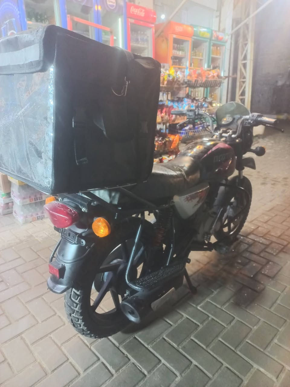 السلام عليكم بوكسر للبيع موديل 2021 أوراق مكاني بغداد السعر 900 وبيهة مجال رقم الهاتف ***********
