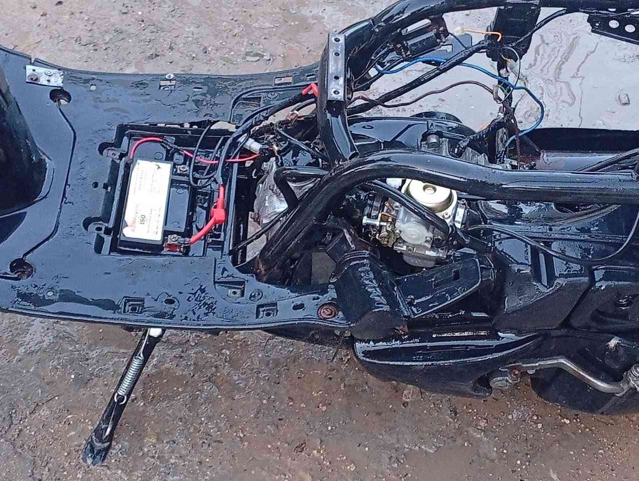 فراشه للبيع نقص فقط كفرات ضفيره جديده باتري جديد سلف شغال هندر شغال السعر 200 رقم الهاتف +واتساب: *********** .***********
