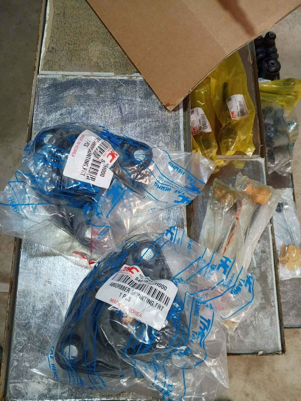 مجمع الريان
لبيع ادوات أحتياطية للسيارات 
(((تخم كامل ألنترة مقدسة)))
(دبلات امامي/دبلات خلفي/قاعدة دبل امامي/قاعدة دبل خلفي/فولتات/روتات/شمعات امامي/شمعات خلفي/لقمة ستيرن/ربل رباط/بوشات طبلة)
الموقع: طريق موصل تلعفر قبل بانزين خانة الأنصار 
استفسار: كورك/***********
            : آسيا/***********
