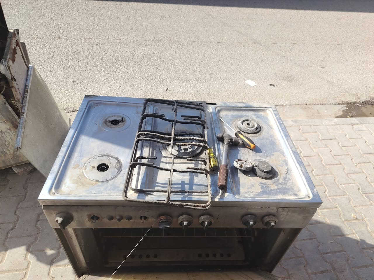 ورشة الحسنين لصيانة الطباخات 🛠️ بأحدث الطرق الحديثة تجدونها عندنا! 🛠️ 🌟 شعارنا: نحن لسنا الأفضل، ولكننا متميزون! 🌟 👷‍♂️ تصليح الطباخات المصرية والإيطالية، القديم والجديد. #دز_طباخك_قديم😳🙃 #تستلم_طباخك_جديد 🥰💞 #تنظيف_بوليش_تلميع_تجديد القديم والجديد 📍 طويريج، حي العسكري، شارع المصتوصف. لدينا جميع المواد الاحتياطية الأصلية. للاستفسار، راسل الصفحة أو الاتصال على الرقم: *********** بإدارة حسنين عادل.
