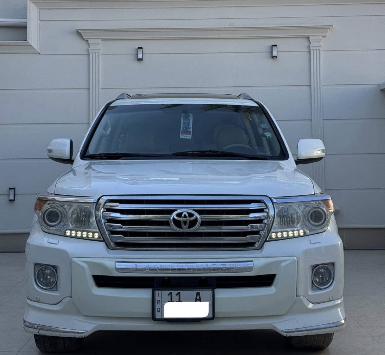 السلام عليكم اخوان
لاندكروز 2012 بريم اصلي مكفوله من الصبغ 

رقم بغداد بسمي تحويل مباشر 

المواصفات فول 1/1 

سياره كلش حلوه وجديده وجاهزه من كل النواحي 

للأستفسار ***********
