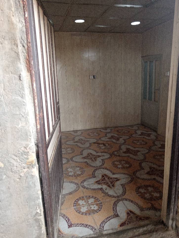 بيت للإيجار طابق ثاني يتكون من غرفتين وصالة ومطبخ وصحيات وطارمه شارع هادي ابو عجيله للإستفسار الاتصال على الرقم ***********
