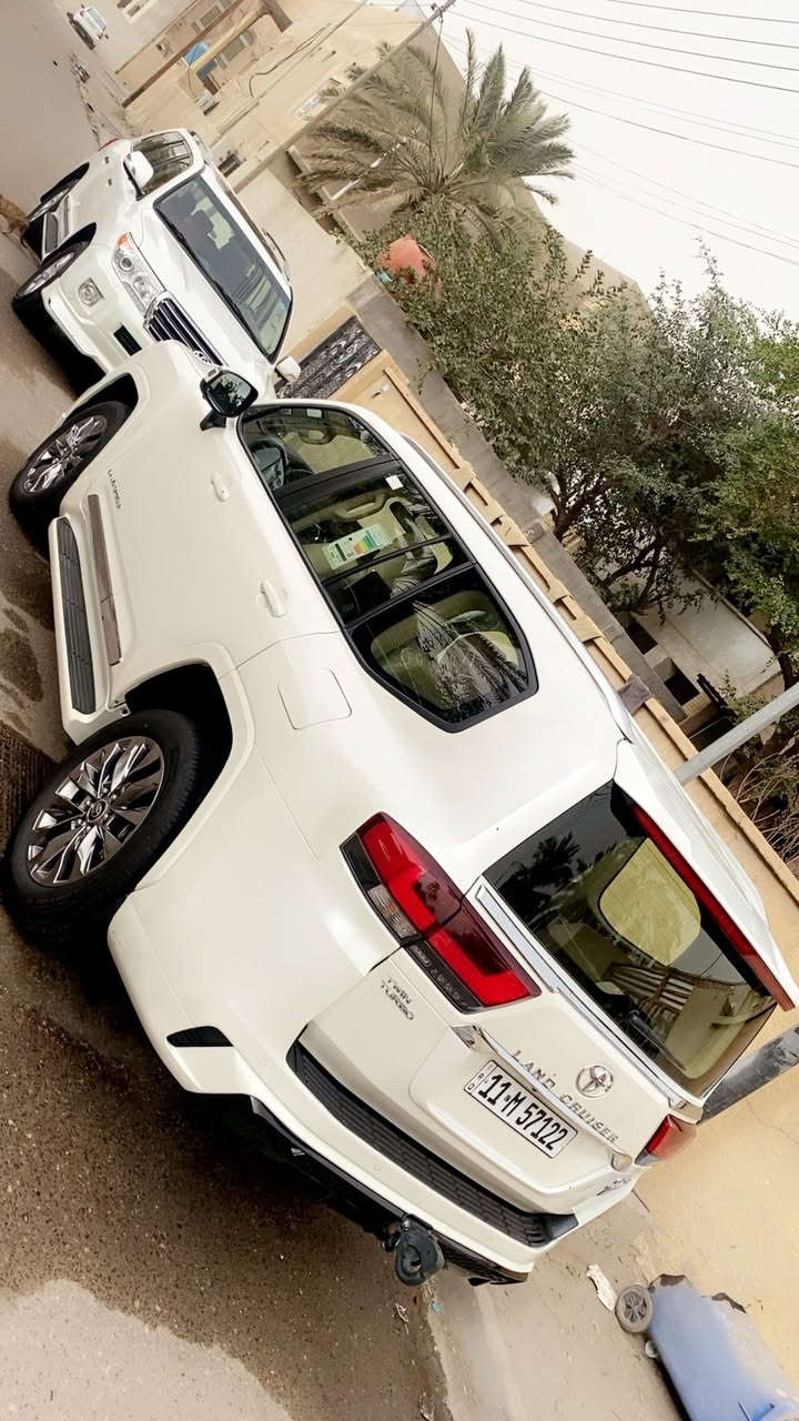 السلام عليكم لندكروز 2024 فول مواصفات 5 كامرات توين تيربو السياره مغلفه بلكامل السياره كفاله عامه من جكت الابره ماشيه 13 الف رقم بغداد ***********
