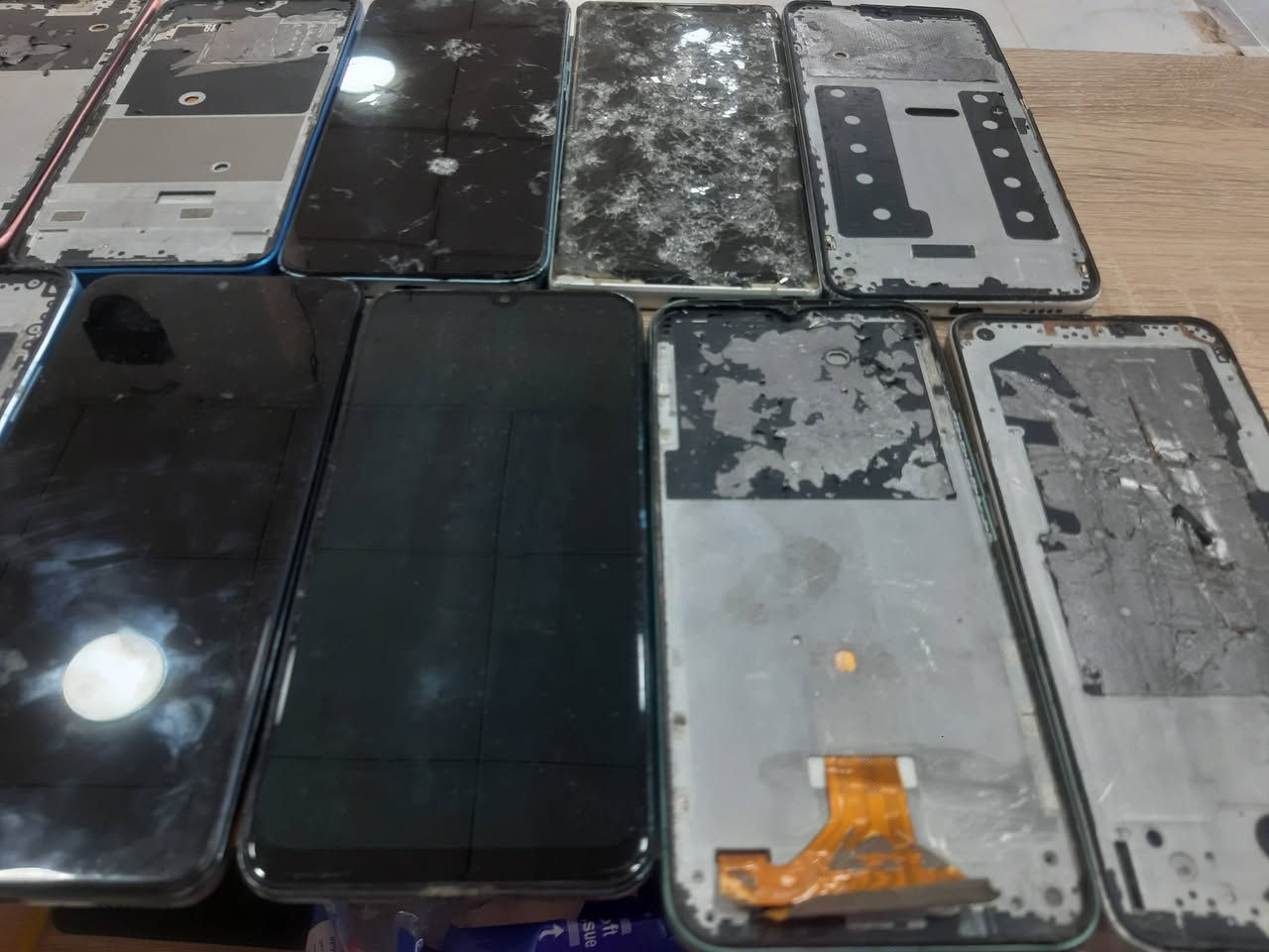 أجهزه نقص شاشات
سعر القطعه 15 الف
توصيل موجود 
ابيع شلع
***********
