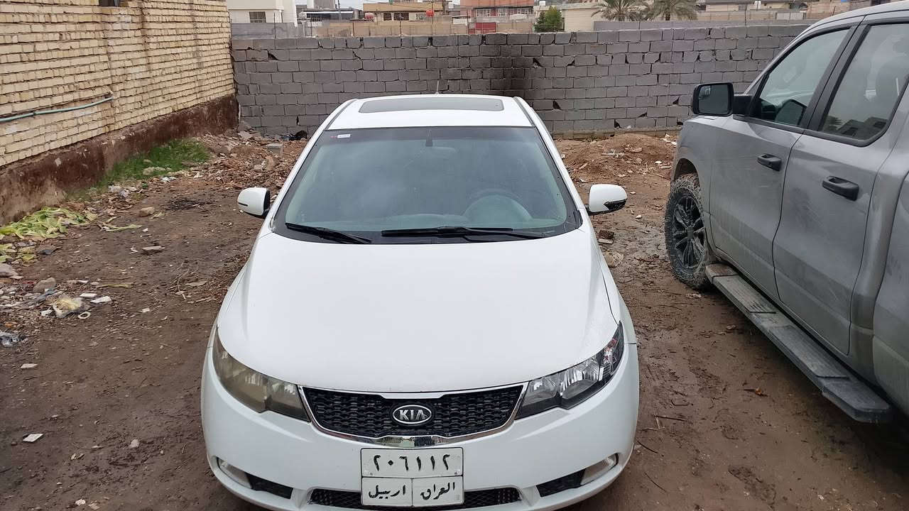 السلام عليكم 
سيراتو 2011 رقم اربيل القديم السياره خليجيه تحكم فتحه بالسقف تخم تايرات جدد ويل اسود گير ومحرك وتبريد خير من الله باتري جديد السياره بيها قطعتين مبدلات باب وجاملغ وبيها تصليح بس مامعجنه ربع بنيد وربع جنطه بدون دواخل معروضه 78 الشراي والي تعجبه يتصل
 0770 981 2053
