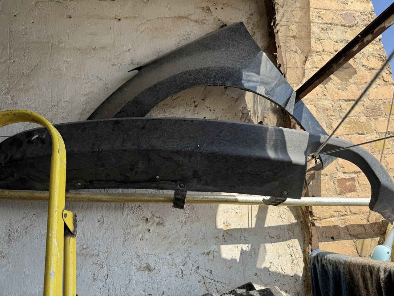 جاملغ النترا مضلع جهت السايق وقفل باب كامل ولحيت دعاميه خلفيه بسعر مناسب اتصل ***********
