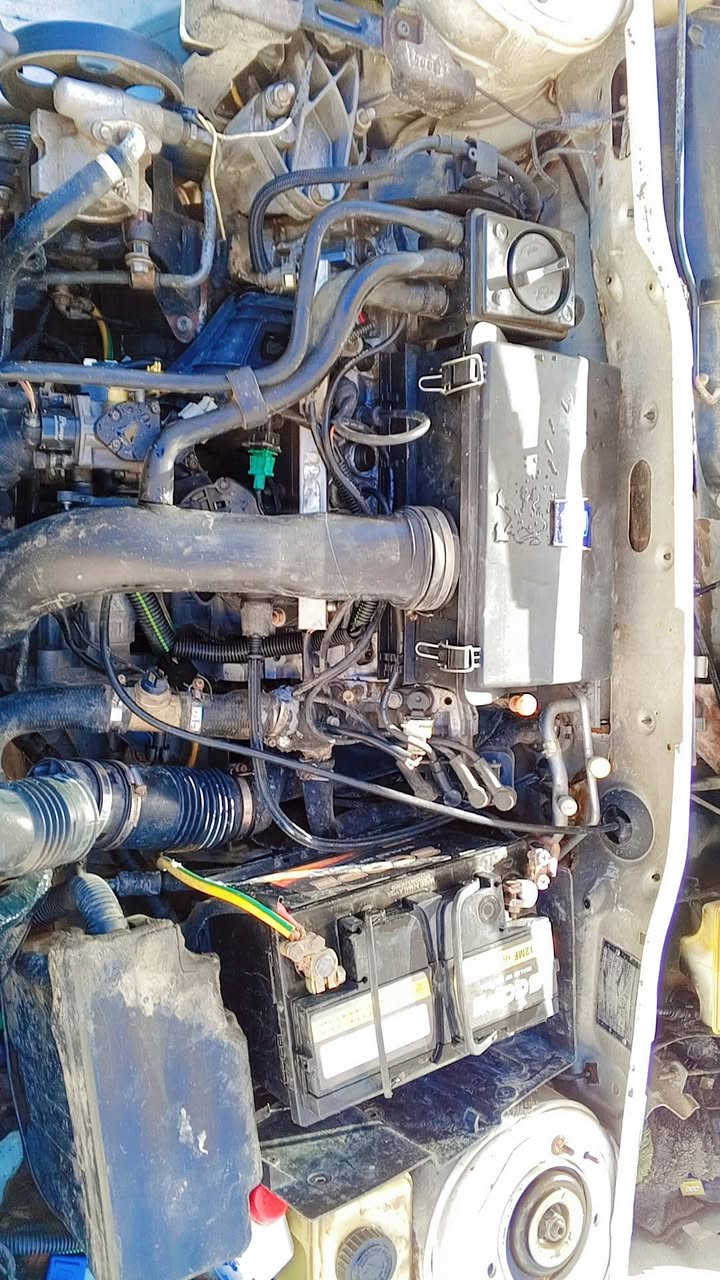 بيجو لميس موديل 2014سياره رقم انجليزي كامل بيه مشروع وطني رقم بصره سياره بيه 3قطع مبدلت لاضربه بيه خياس جاملغ وبنيد هم بدون ضربه بيه بل جاملغ ور سائق ما مليوح الحوض ***********سياره صاعده هزه جديده مكينه بيه خيط بخار
