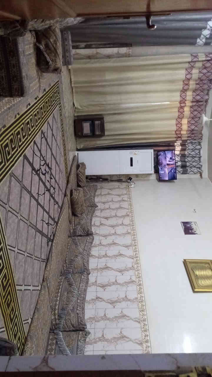 بيت للبيع // المساحة ١٥٠م 
المنطقة // حي الرحمة قرب مطعم بسام 
المعلومات // بيت طابق واحد ما بي اي نق و البيت عالي عن الشارع البيت ( طابو صرف سند منفرد) 
السعر // ١٧٠ او بي مجال 
الرقم ( ***********)
