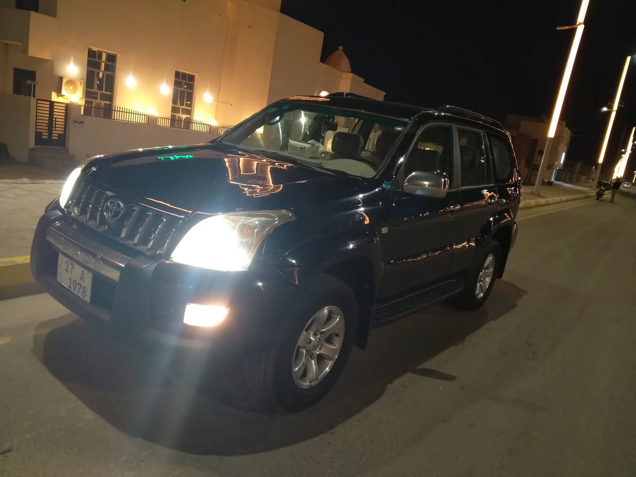 السلام عليكم.    للبيع او المراوس حسب القناعه تيوتا برادو مويل 2007
رقم مثنى دولي سنويه مجدده شرط تحويل مباشر 
مصبوغه عام 
محرك 6 سلندر كير اوتماتيك دفع رباعي 
7  راكب 
تخم تاير ويل كب 
داخل جديد  كهربائيات كلها شغاله 
سنتر لوك 
لايت زنون 
شاشات بالتچاوي 
صدر جديد 
سياره جاهزه ومال جناي 
العنوان.   الرمادي الصوفيه للاستفسار هاتف ***********
