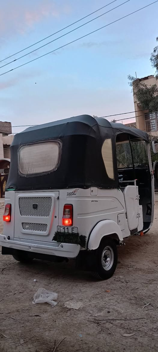 سلام عليكم شباب تكتك موديل 22شهر12 تكتك كفاله عامه كشر ومكينه لوحه وسنويه انكليزي المكان ديالئ بعقوبه مدخل الرحمه متواجد رقم فقط
***********
***********
