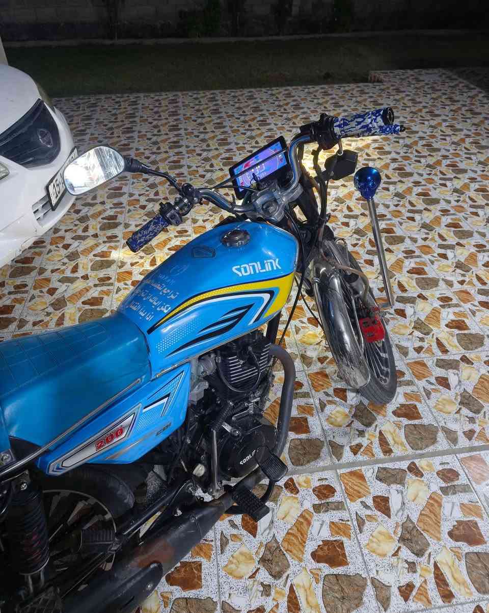 للبيع. سونك 25.
نقصه تفيلس. 
شاشه مالته شغاله بس الاضائه مو قويه مالتها 
الستانه مالته طاكه اشتريتله وحده بس تشدلهيا. 
السعر 800وبي مجال 
مكاني جزيره البذياب قرب المحطه الاوله. 
للاستفسار اكثر. ***********
