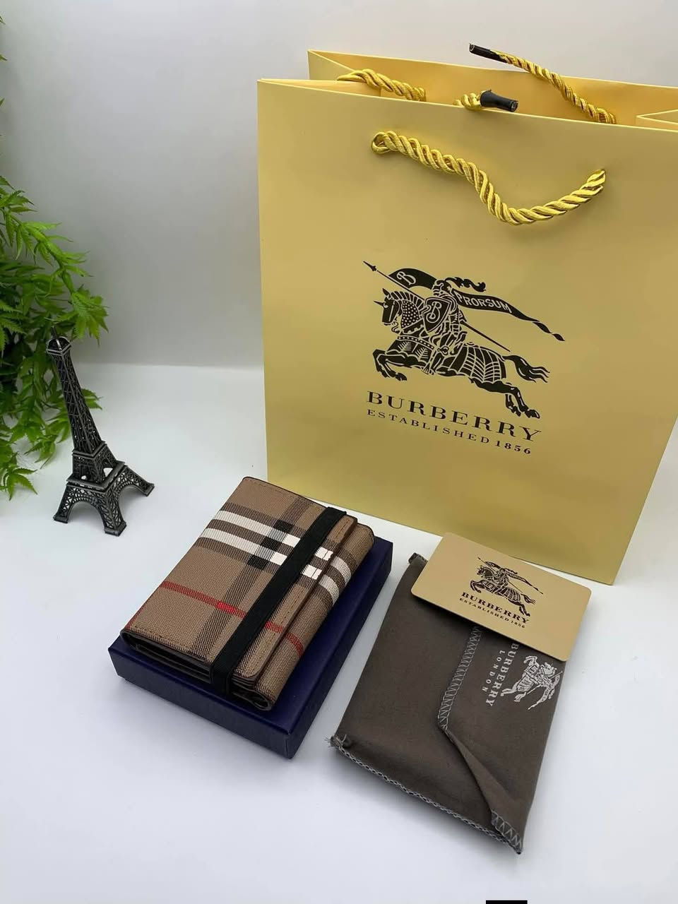 محفضات ماركه 
متوفر جميع القطع
للاستفسار خاص
🎁بكجات هدايا تنفيذ حسب الطلب
📿اكسسوارات نسائي رجال هدايا
✅️فضه صياغت اسماء وحروف حسب الطلب
✅️حفر ليزر حسب الطلب
✅️اراكيل الكتروني اراكيل عادي
✅️تجهيز هدايا حسب الطلب
✅️تتوفر خدمت توصيل جميع المحافضات 
حي العامل مجاني
 هاتف ***********
