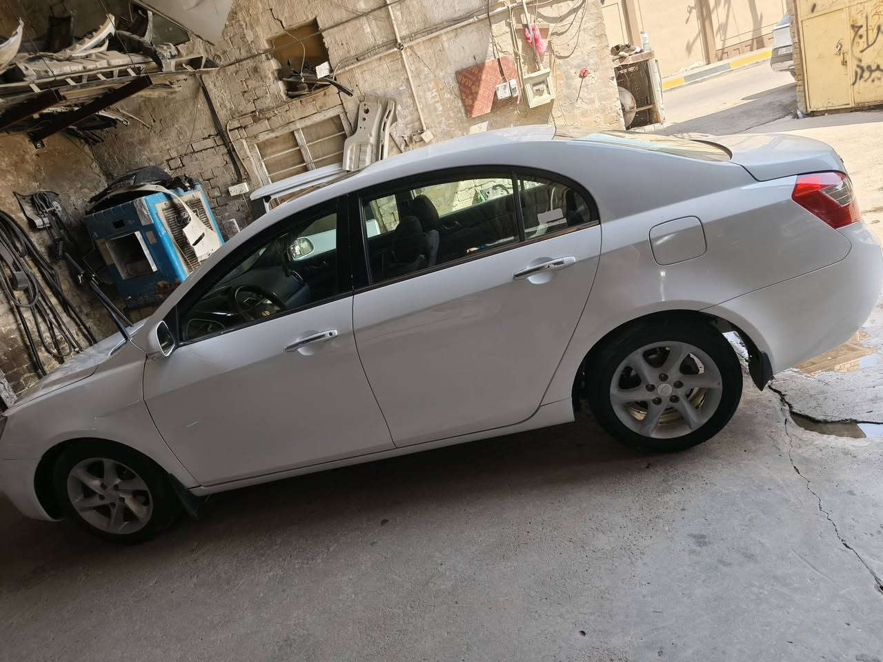 سلام عليكم 
جيلي ام كراند C7 2013 مكفوله كير محرك تبريد ابلادي 
ما بيه اي نقص السعر 58 بيه مجال مكاني بغداد قرب بسمايه 
الا ستفسار ***********
