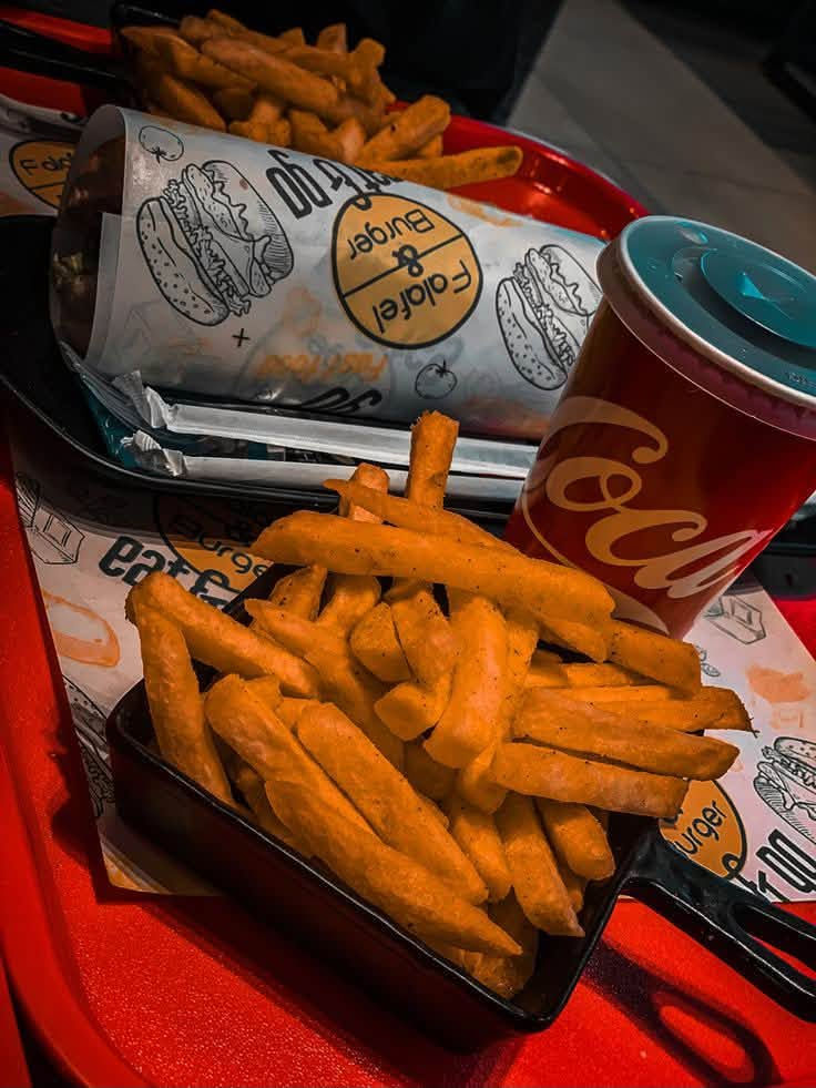 سلام عليكم شيف بيتزا وسنكات وكص ومقبلات غربي متفرغ للعمل بغداد الاتصال وتساب ***********
