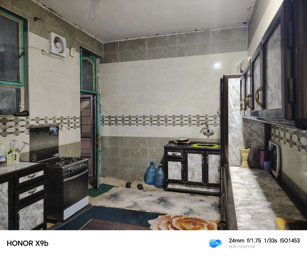 السلام عليكم ورحمة الله وبركاته بيت في الحكم المساحة ٢٠٠م غرفتين وصالة ومطبخ وبراني وصحيات داخلية وخارجية للستفسار يرهم على المبادرة البيت طابق واحد 
الاتصال على *********** أو مراجعة مكتب عقارات الثابت عنوان المكتب السماوة حي الحكم مجاور مجمع الالماني مقابل متنزه النورين.
