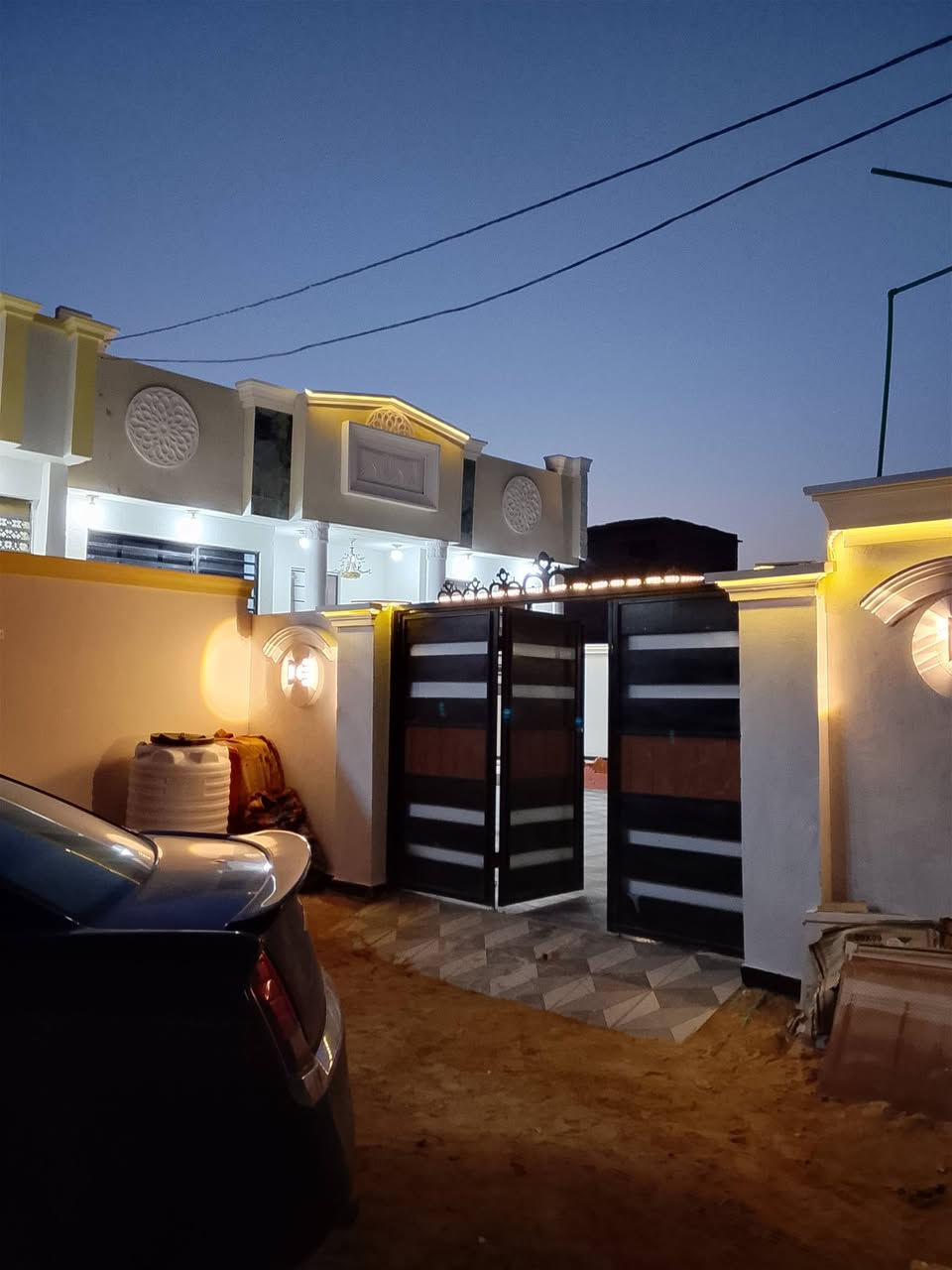 السلام عليكم للبيع طابو زراعي بسم عراقي المكان حمدان مقابيل مدرست عثمان بظهر لمركز ٢٤٠متر البنا١٣٠ولباقي كراج وحديقه السعر٨٠بيه مجال لشراي  ***********
