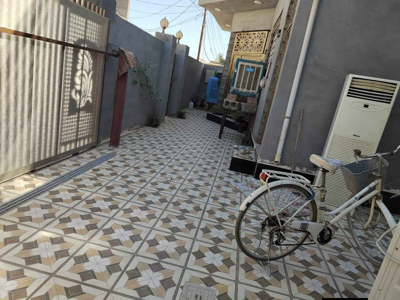 للبيع دار ٢٠٠ متر طابق واحد
غرفتين نوم صاله استقبال مطبخ صحيات داخليه وخارجيه
خدمات كامله بناء حديث 
الموقع الساده قرب جبار ابو الشربت 
للاستفسار ***********
