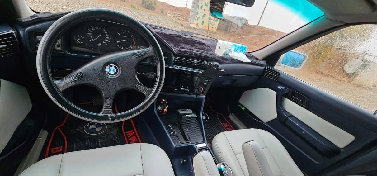 سلام عليكم ورحمة الله من رخصت الادمن بي ام 525 اصل بدون ضرر السياره فول توماتيك سلايت جمات كهرب داخل اوف ويت جلد السياره احلا من صور كبون بنزين بيها السياره تبريدها ثلج ومتعوب عليها السعر 68 ومجال بيه حك الجيه ***********
