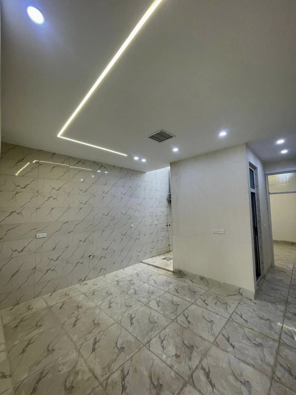 🔥 🔥 🔥 بيع سريع 🔥🔥🔥 
بيتين صفر للبيع في دروازة كركوك 
١٠٠متر 
دكت مبردة كامل و سقف مغربي كامل 
كراج سيارة 
مرافق خارجى 
غرفة استقبال 
هول 
مطبخ 
مشتملات 
غرفة نوم 
للاستفسار 
***********
