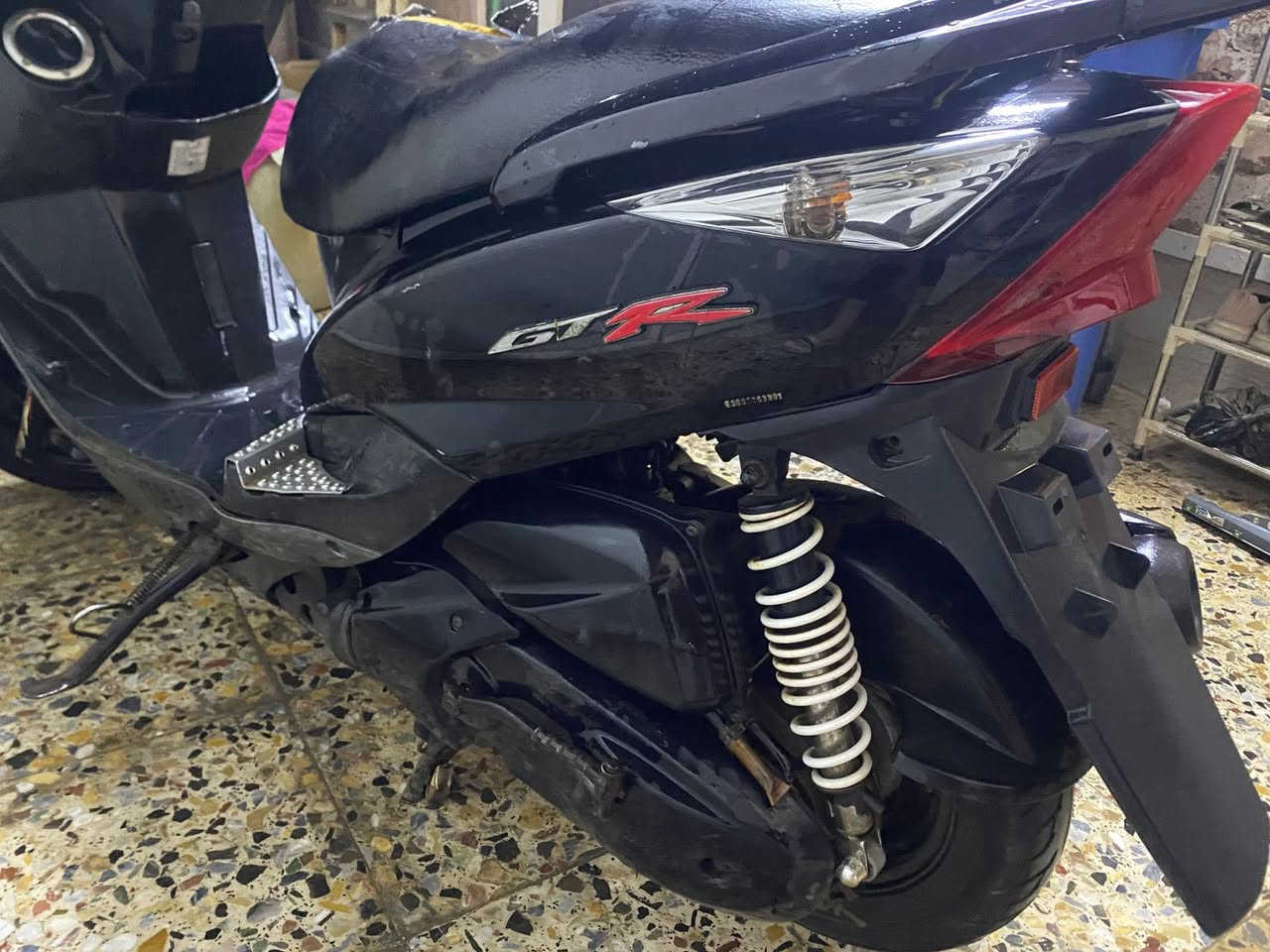 السلام عليكم للبيع ثعلب نوزل رمبه الدراجه صارله اقل 3اشهر عندي الدراجه زيرو ماشيه27الف ختم واحد وي المكينه مكينه بلاد ممفتوحه الدراجه ممدود عليه اي شي نقصه بس ذراع مال ستاند الخلفي شلععه معدل تشك الكاع كله شغال الدراجه نضافته كدام عينكم واحله من الصور مابيه اي نقص وشغاله سلف وهندر نكره كهربائياته كله شغاله الدراجه رايده650وبيه مجال حك الجيه رقمي ***********مكاني بغداد البنوك
