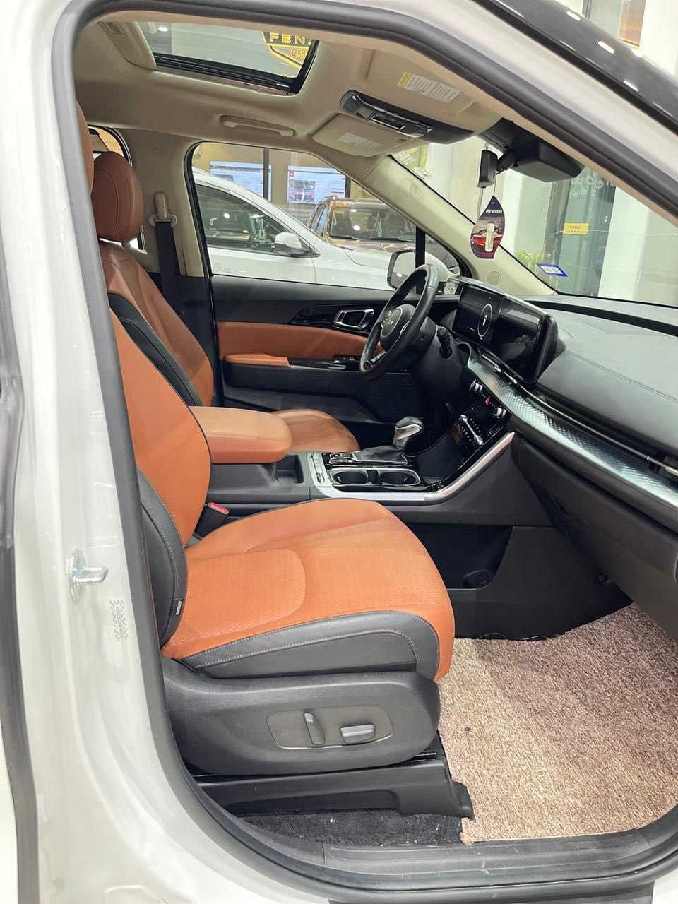 كيا كرنفال موديل ٢٠٢٢  وارد امريكي حادثها بابين  السياره فول مواصفات vip رقم اربيل تريد تحويل تريد وكاله  السعر 34000$وبي مجال. *********** واتساب  موجود مكانها نجف
