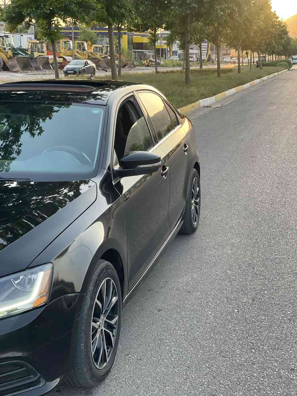 Jetta se 2017 1.4توربو
جملخي بشتي و نيف قباخ سندوق سبخ بي داخلي 
شاصي و وحوض ارباك هه مي ب شه رت
١٦٠هزارا يا جوي كير ماكينه و تبريد ب شه رت 
تحويل و غرامه ب شه رتن
رقم و سنوي و هزه هه مي جديدن
سعر١١٧وه ره قه بيجك مجال
دهوك
***********رقم تلفون
