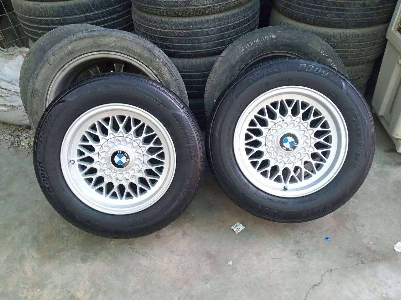 تاقم تایە ویلی حەسیر 15 بەشەرتی هەموو شتێک
بۆ گۆرینەوە بە هەموو جۆرە ویلی ئاڵوگۆر ئەکەم
بێ درزبێ لەحیم بئ خواری تاقمێ تایەی زۆر جوانی لە سەرە
***********
***********
