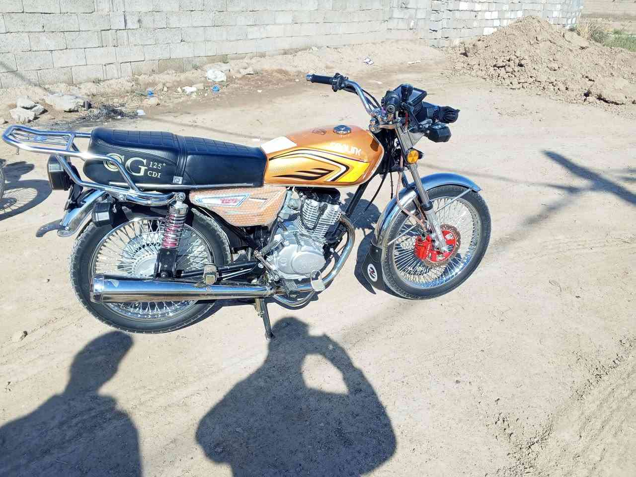 سلام عليكم  دراجة خمسة كير  موديل 25 دشبول طافي  ول تانكي بي خسفة خفيفة  السعر 750 وبيهة مجال  هاذ رقمي  ذا ما عندك رصيد بس رمش ***********
