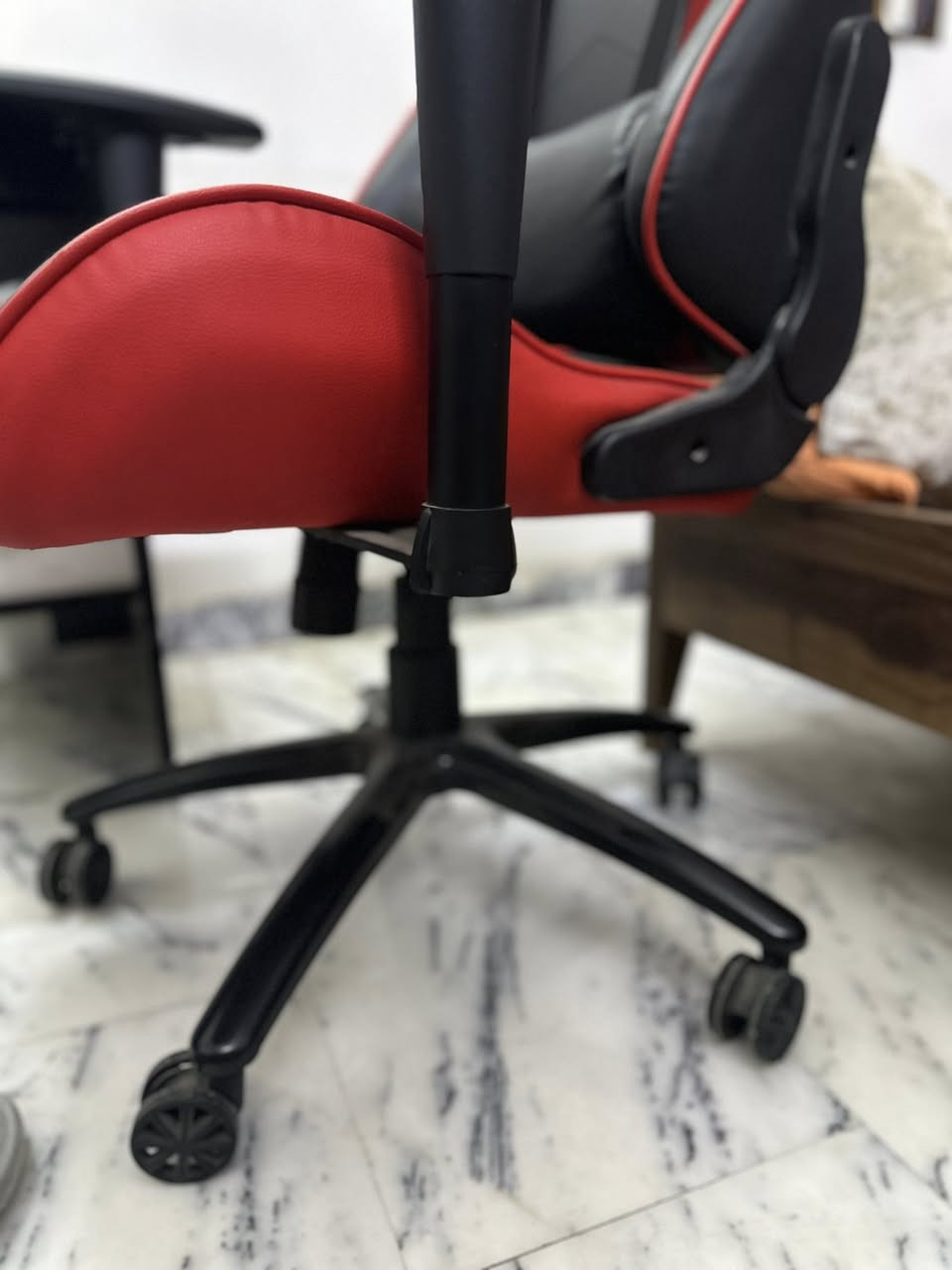 السلام عليكم كرسي كيمنك غير مستعمل فقط مشدود  كامل هوه وتفصيله مابي اي مشكله نهائيا   بغداد لمنصور   سعر 110


**إذا كنت صاحب هذا الإعلان وتريد حذفه لأي سبب، رجاءا أرسل رسالة إلى الدعم الفني**