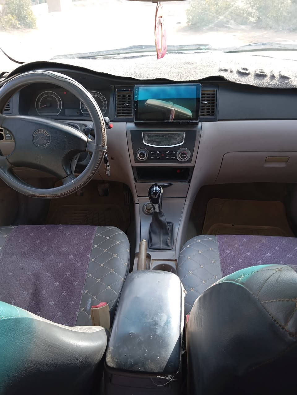 جيلي موبل للبيع موديل 2013 تبريد ثلج 🥶 نضافه فول رقم بابل بسمي لايت زينون  بيهه رشات صبغ بسيطه السعر 48 وبيهه مجال مكان ديوانيه عفك للاستفسار ***********
