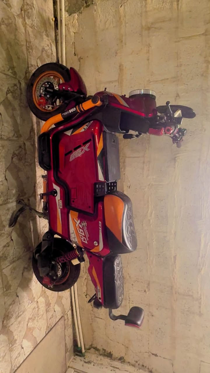 دراجة شحن للبيع x900 خمس بطاريات كامله مابيها اي نقص من كلشي للبيع الرقم الهاتف ***********
