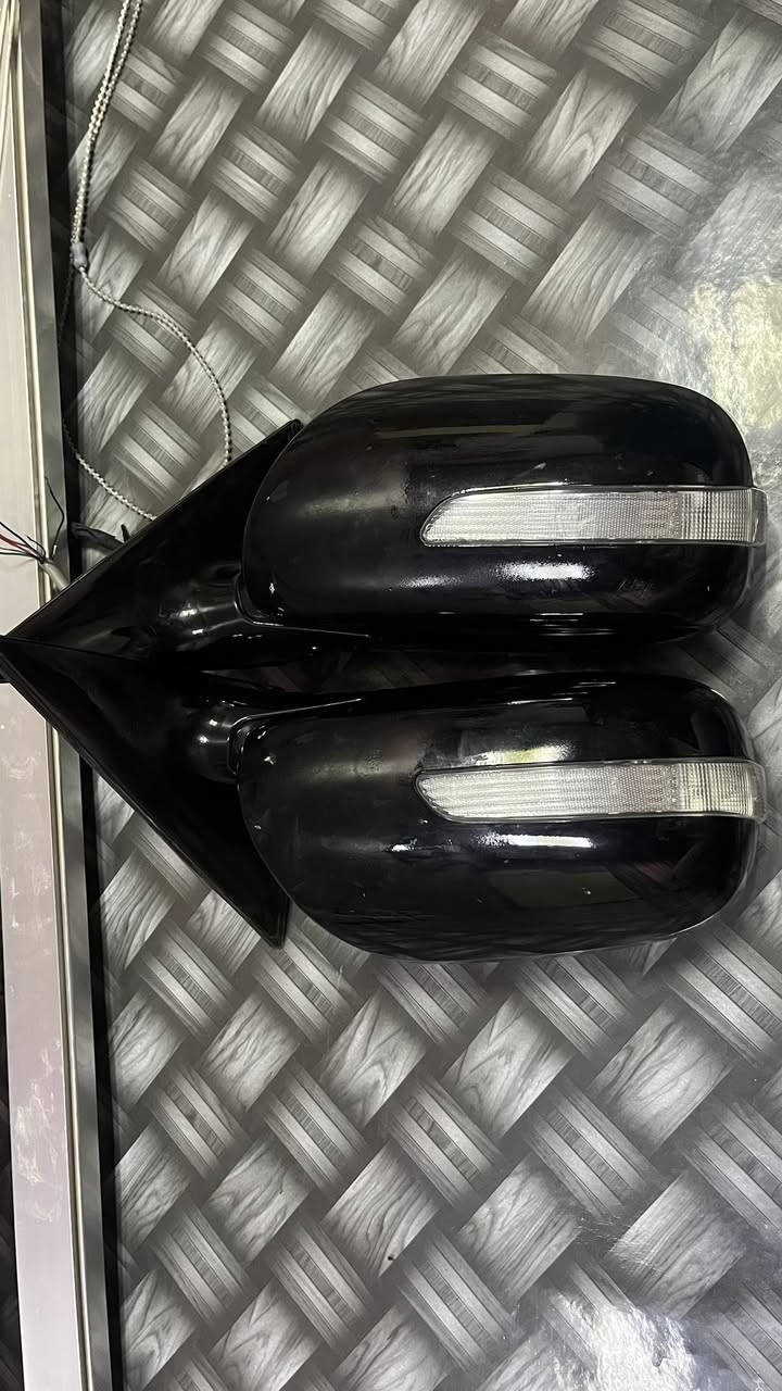 اخوان يوجد ثلاثة ازواج مرايا جانبية كامري من2007 الى 2011الزوج الاسود وارد يابان شفط واشارة وترحيب. والذهبي والسلفر وارد امريكي


**إذا كنت صاحب هذا الإعلان وتريد حذفه لأي سبب، رجاءا أرسل رسالة إلى الدعم الفني**