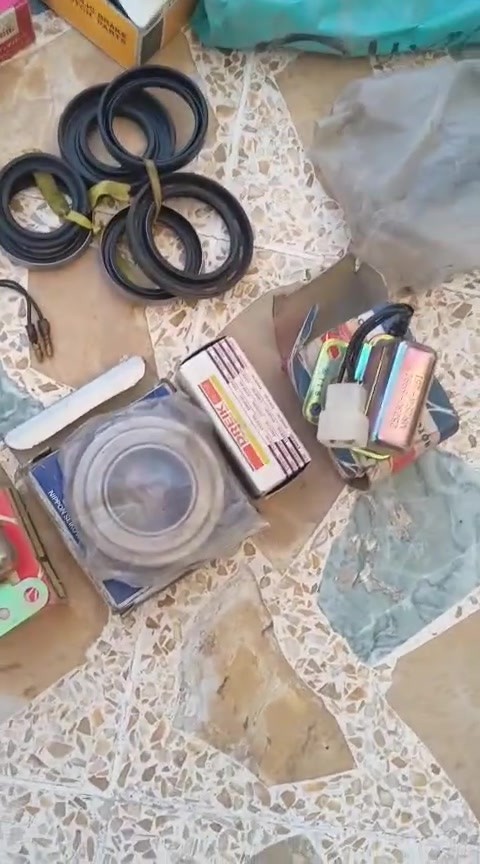 غراض داتسن للبيع .
غراض اصليه مؤسسة جديد ومستخدم .
العنوان : (موصل).
 الأستفسار (***********): (***********).
