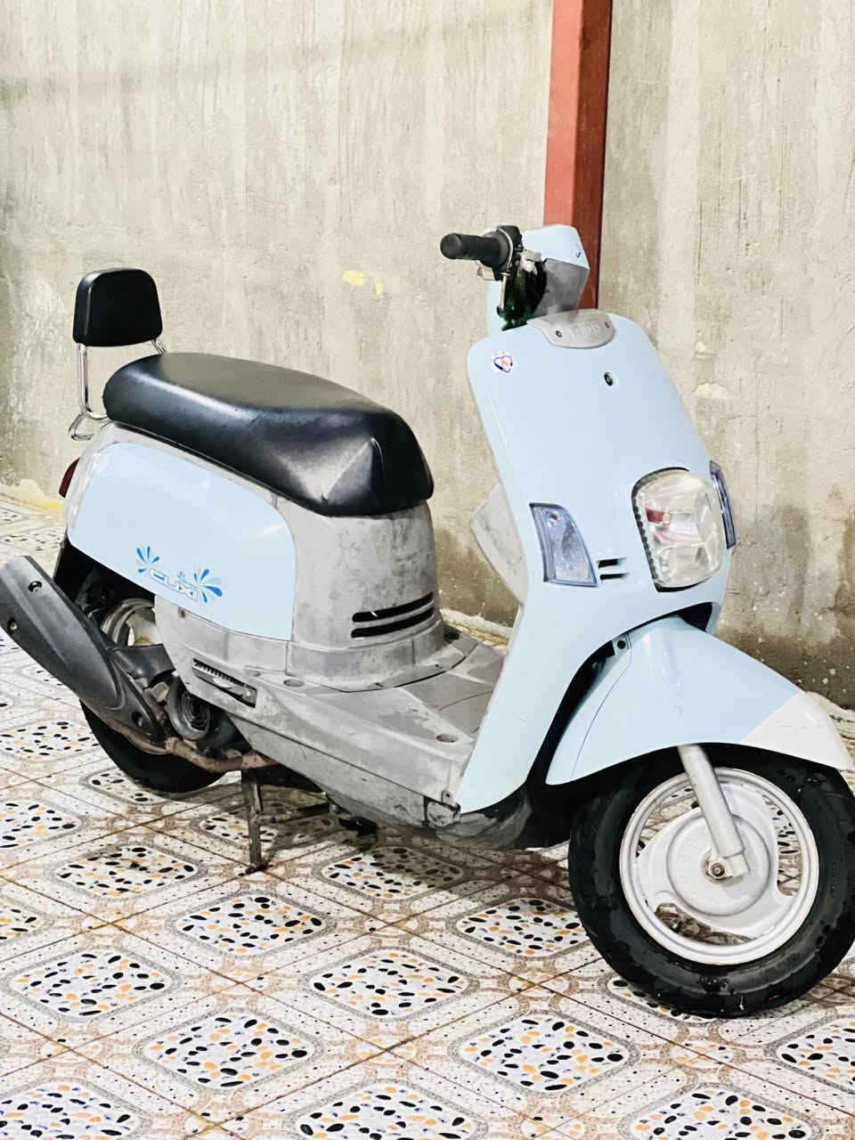 سلام عليكم دراجه للبيع دراجه حاويه صالها شهر من طالعه دراجه داخل رصاصي وكلها ختم واحد ويه مكينه دراحه  برغي واحد ماناقصه دراجه مكينتها شلعه ومعدل تآكل كاع برغي واحد مامفتوح منها سعر خاص او خابرني وتدلل ***********مكاني نجف مشخاب وشراي بي خير ويدلل
