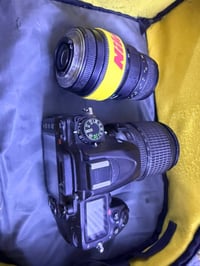 كاميرا نيكون D7000 كامل ملحقات مع عدسة رياضية اضافة للعدسة الأصلية للب...