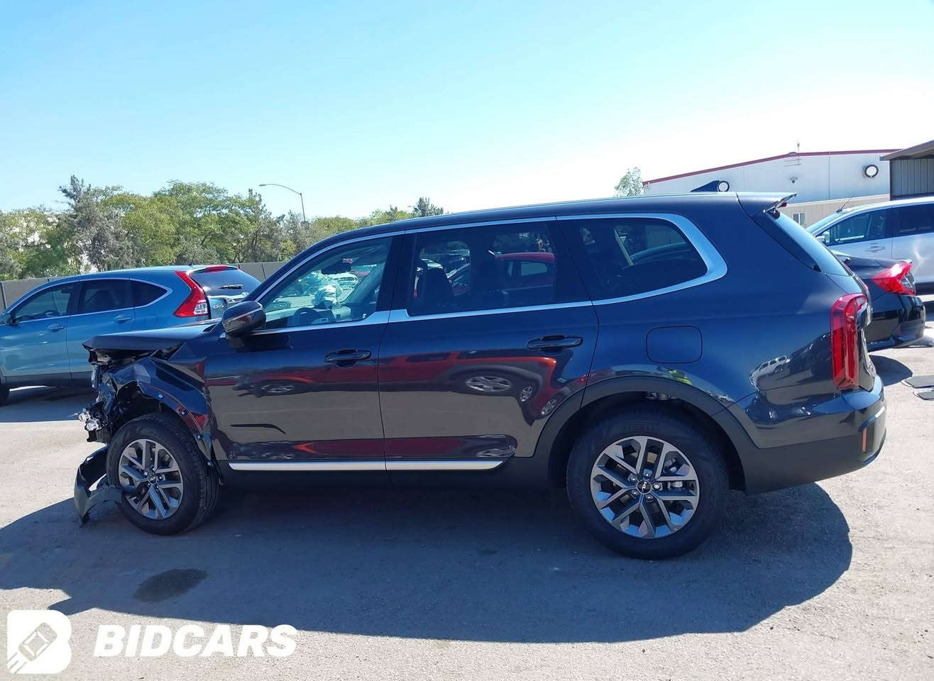 السلام عليكم 
تلورايد موديل 25 واصله بلعقبه مواصفات LX ماشيه 9000 
بس الجاملغ وبنيد ضربتها
 كارفاكس موجود فديو فتح الحاويه موجود 
السعر 175$ مطروح بلعقبه تفيد الي عنده كتاب
***********
***********
