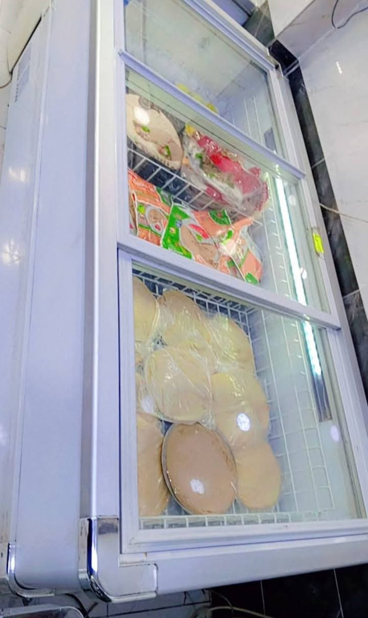 يا الله اسلام عليكم عارضات افقيه العداد 4  ايكور شركت الزان  الحجم 2 متر دبل ماطور يتصل العنوان بغداد بلديات ***********
