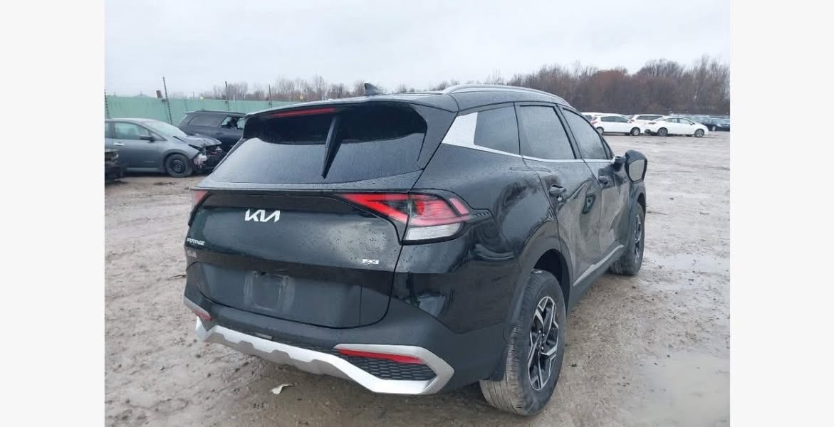 كيا سبورتج
موديل ٢٠٢٣
السياره ع حادثها دخول جديد
سعر 95 مع الكمرك 
مكان السياره بغداد
الاتصال ***********
