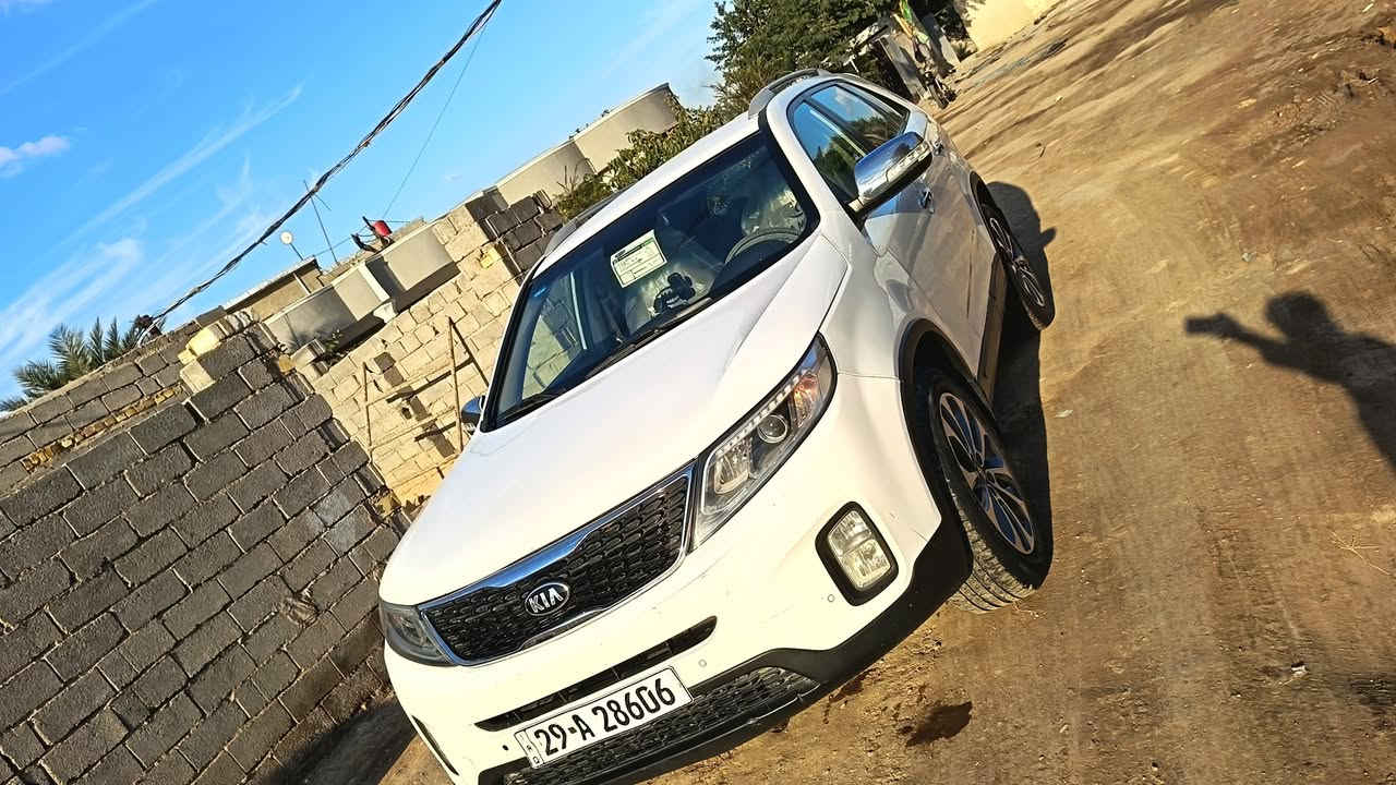 تحيه طيبه سورنتو 2015 سته سلندر فول مواصفات حداديه تخم تاير صدر جديد سياره بيها بس  جاملغ صبغ وشويه من الباب  لسعر 170 وبيهه مجال
***********
***********  لعنوان كوت
