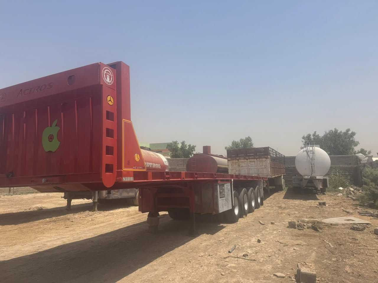 عربانة للبيع 
بدون فصخ وربط
طول 13,40
تخم تاير 
4 دناكير جاهزة للعمل 
 مكان بغداد الجرف معرض المصطفى
للأستفسار ***********
