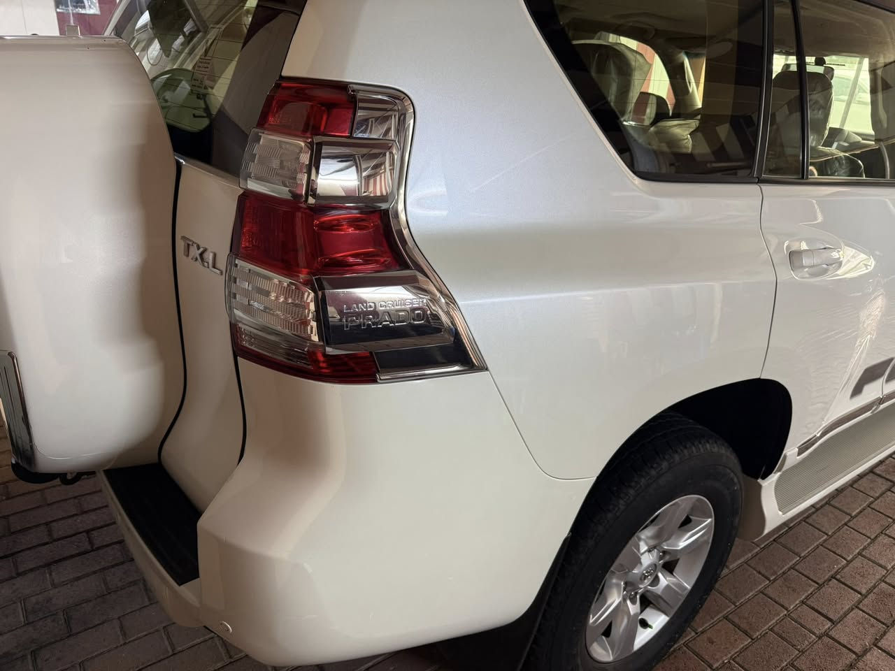 السلام عليكم برادو 2015 ساز فول 1/1 6سلندر فتحة جلد السيارة جديدة ماشية 160 مكفولة كفالة عامة بيهة بارد بالداير اربع اصابع فقط اوطلقة بالبنيد منافذة والسونار بالمنشور سيارة جديدة دواخل جدد سبير منازل رقم بغداد بسمي مكينة كير مكفولسعرها 33 اونص اي استفسار هذا الرقم ***********
