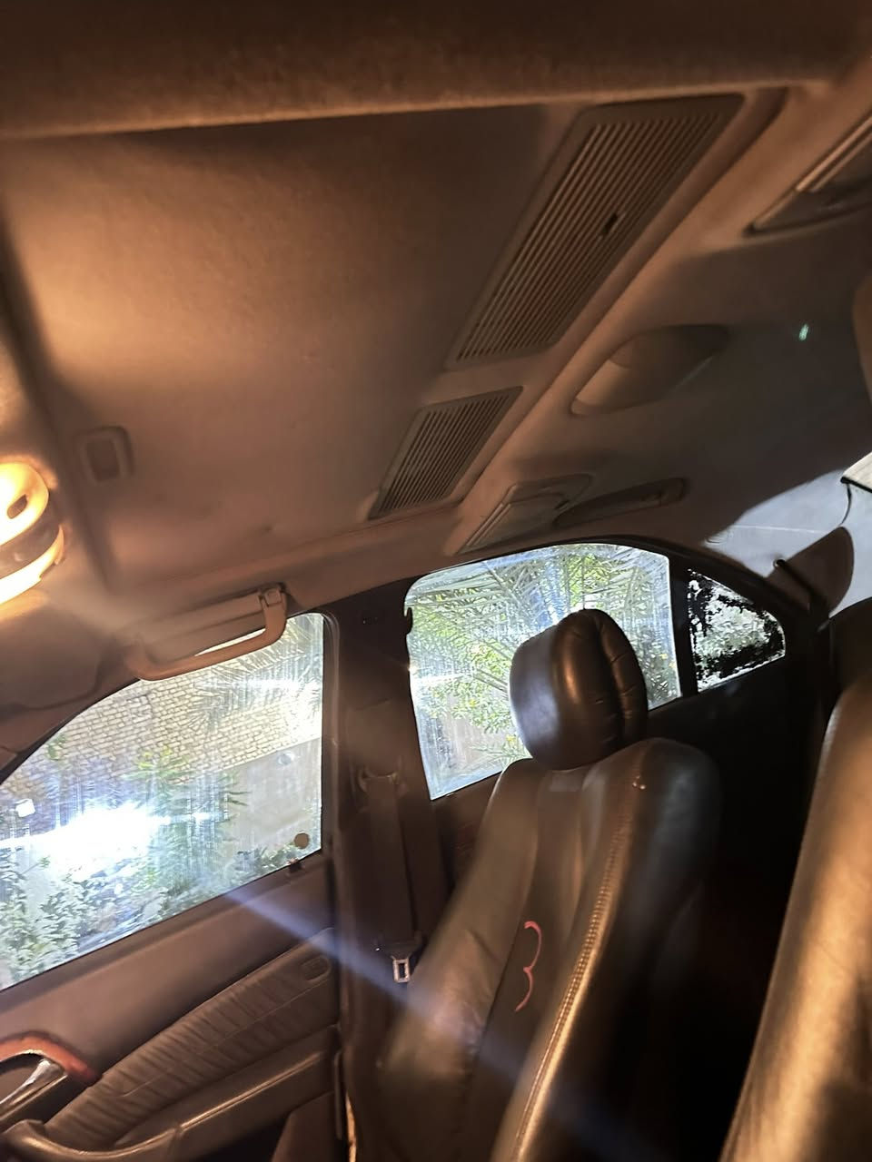 غواصه 2001 حجم 320 
رقم بغداد مشروع وطني  تحويل بنفس اليوم 
سياره فول واحد على واحد كشنات جلد تدفئه  وتبريد فتحه تحكمات ستيرن شاشه سياره حداديه بالباكيت تخم تاير غرفه كامله جديده حيل  
عوزها ترتيبات بسيطه 
بيها قطع صبغ 3 او 4 بدون داخل 
سياره خير من الله جاهزه و نظيفه 
مكاني ناصريه مركز 
‏***********
السعر 88 وبيها مجال ماكو هيج سعر بهل النظافه 
تحياتي لكم
