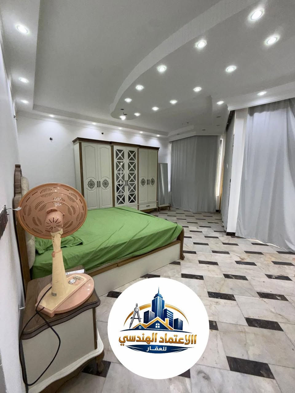 للايجار في السيدية لدى مكتب الاعتماد الهندسي للعقار
————————————————
#بيت مساحة ١٢٠م 
يحتوي الطابق الارضي على كراج وصالة مطبخ وصحيات
والطابق الثاني على غرفتين نوم وصحيات
والثالث بيتونة وسطح
———————————-
موقع مميز على شارع عرض 20—————————————- 
السعر.مليون وربع
———————————-
#ملاحظة :#يؤجر #بدون #اثاث 
——————————-
للاستفسار:***********📞
