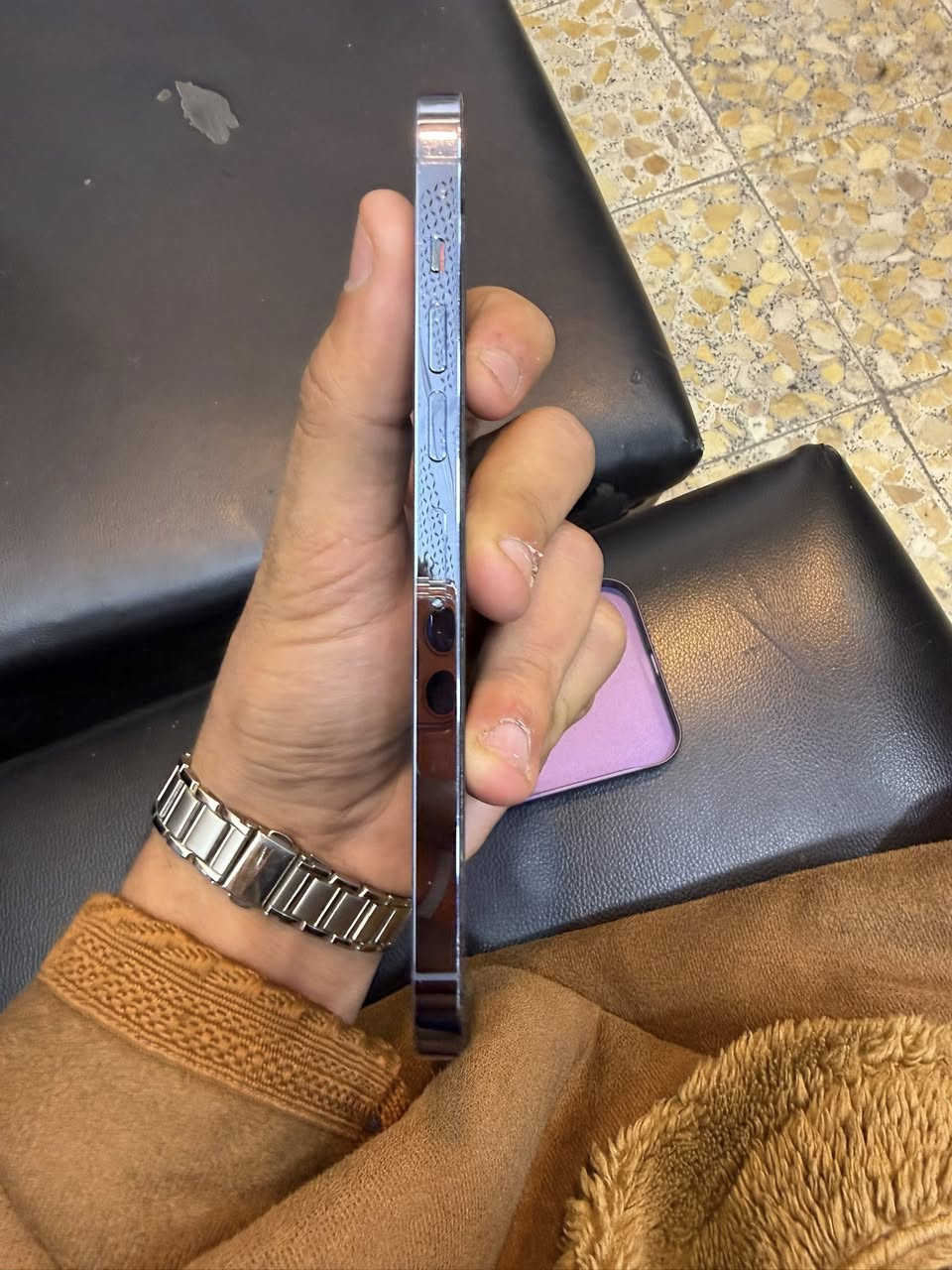 السلام عليكم ١٣ برو ماكس ذ٢٥٦ بطاريه ٨٦ مبدل شاشه اصليه فقط الباقي كله مكفول الجهاز كلش حلو ونضيف مراوس باقل مع فرق او بيع مستعجل 
*********** واتساب فقط متواجد ماسنجر مكاني بغداد العبيدي
