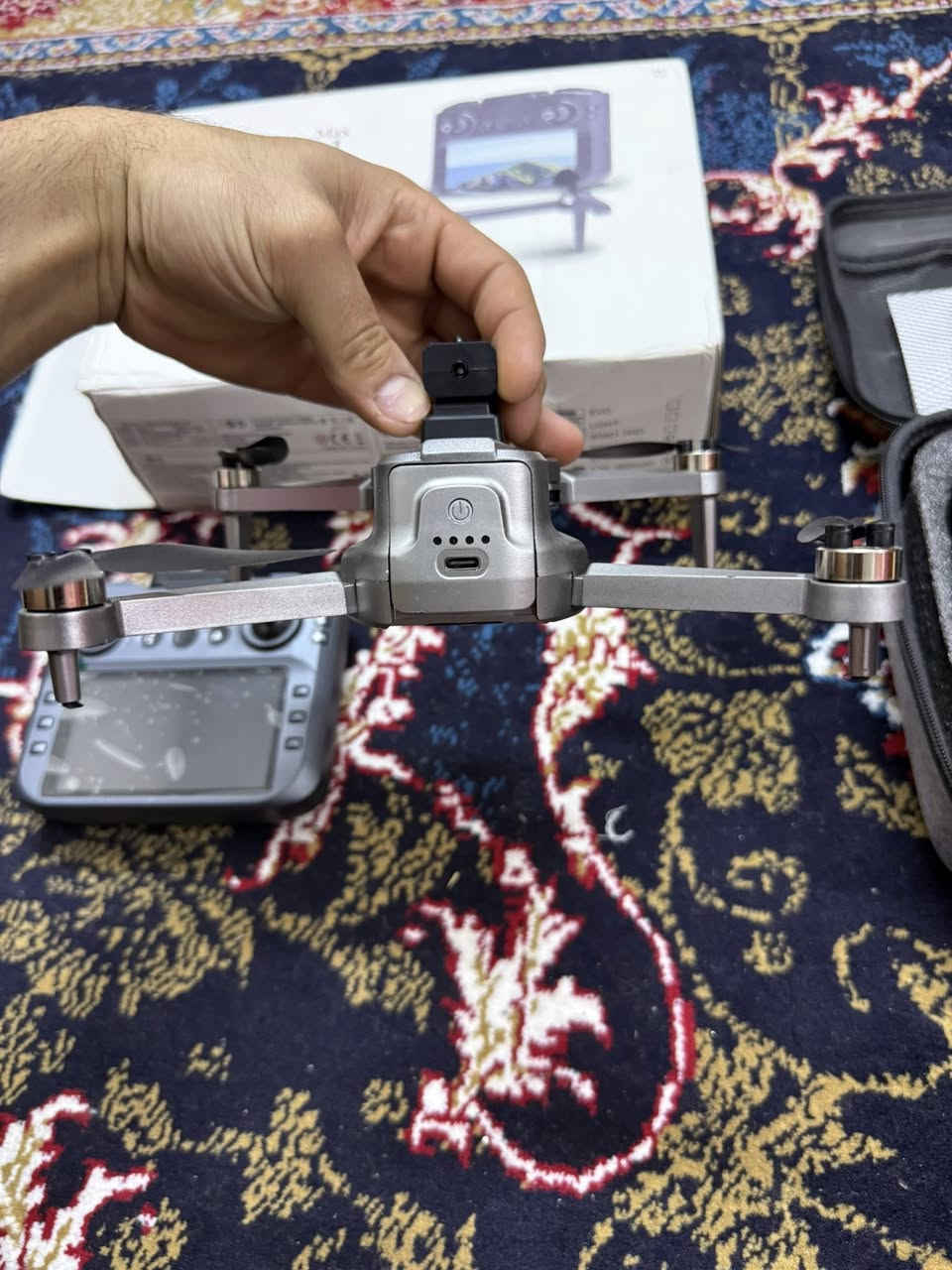 درون SG 901 للبيع فول نضافه مع كامل ملحقات جوستك بلادي مع طياره وبطاريه وكبيل شاحن 🔌 متوفر توصيل كل محافضات مده استخدام 25. دقيقه كامره فول HD مده 3كيلو ارتفاع 150 متر عنواني كركوك للاستفسار ***********
