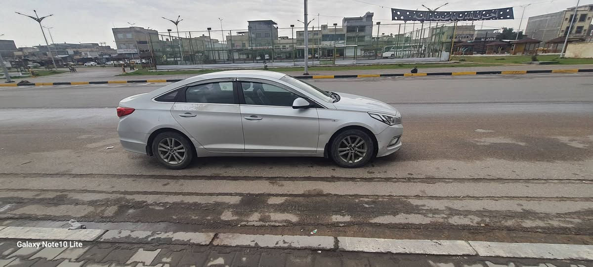 سوناتا وارد كوري خط واحد بانزين عادي  للبيع موديل 2017 مكفولة من الضربة رقم بصرة  السعر 125$ للاستفسار ***********
