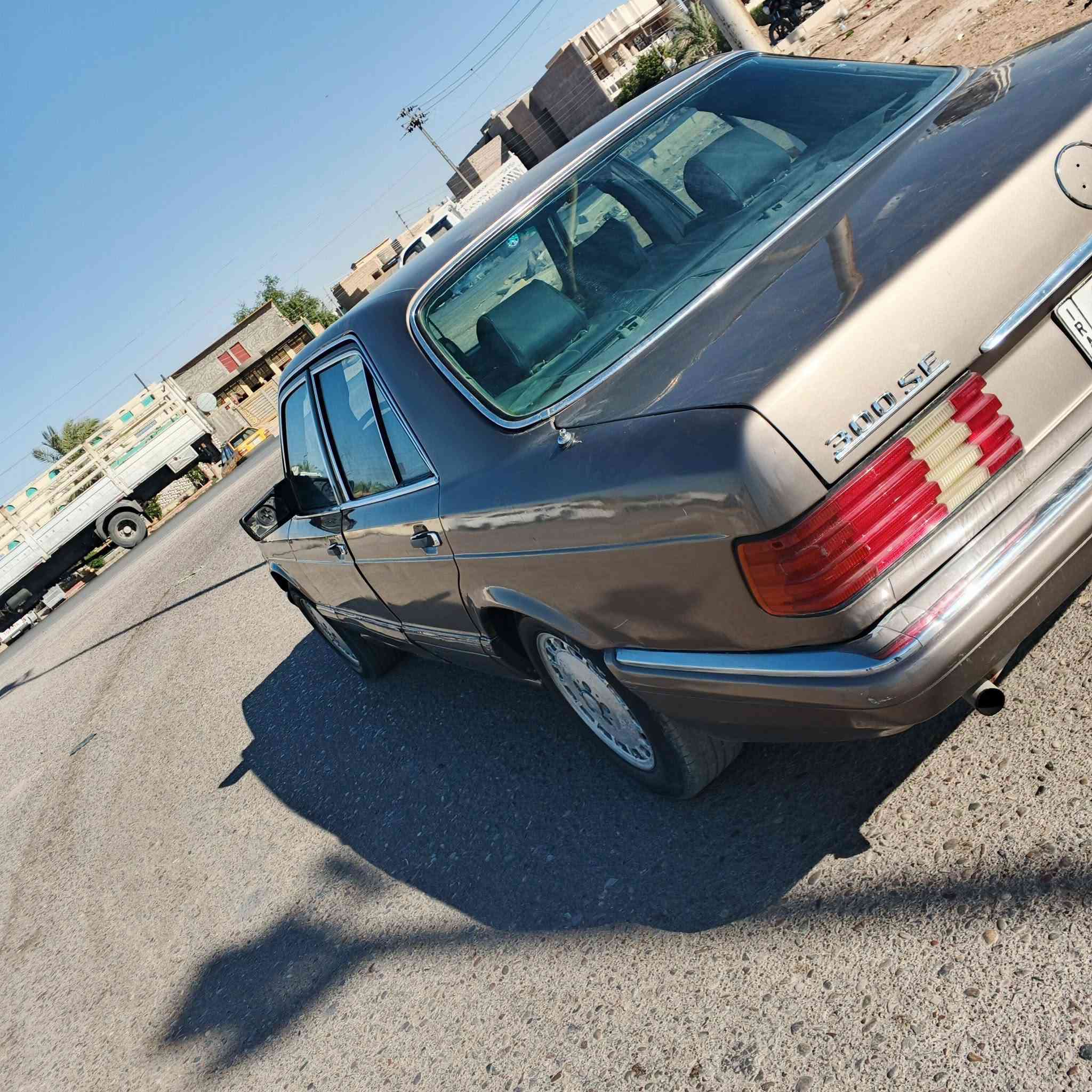 سلام عليكم اخوان عندي مارسدس جانبو حجم 300باب قصير موديل 1987 محرك بطه 2500ديلكو من شغل سياره الكير يخر عشر دقائق وبعدين تمشي طبعي والقاعدة مال الدبل مصلحه صدر نص عمر جام لامامي كهربائي الخلفي جوبي العنوان بغداد السعر 30وبيهاء مجال قليل رقم الموبايل ***********
