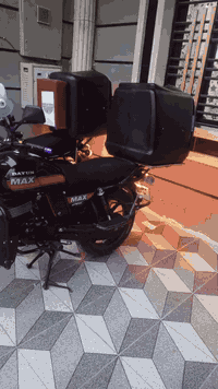 سلام عليكم دراجه بوكسر للبيع رقم وسنويه بغداد+ منضومه زنون ومحرك كفاله عامه موديل 23 مكاني بغداد المحموديه 
سعر مليونين و 400 رقم فقط واتساب ***********
