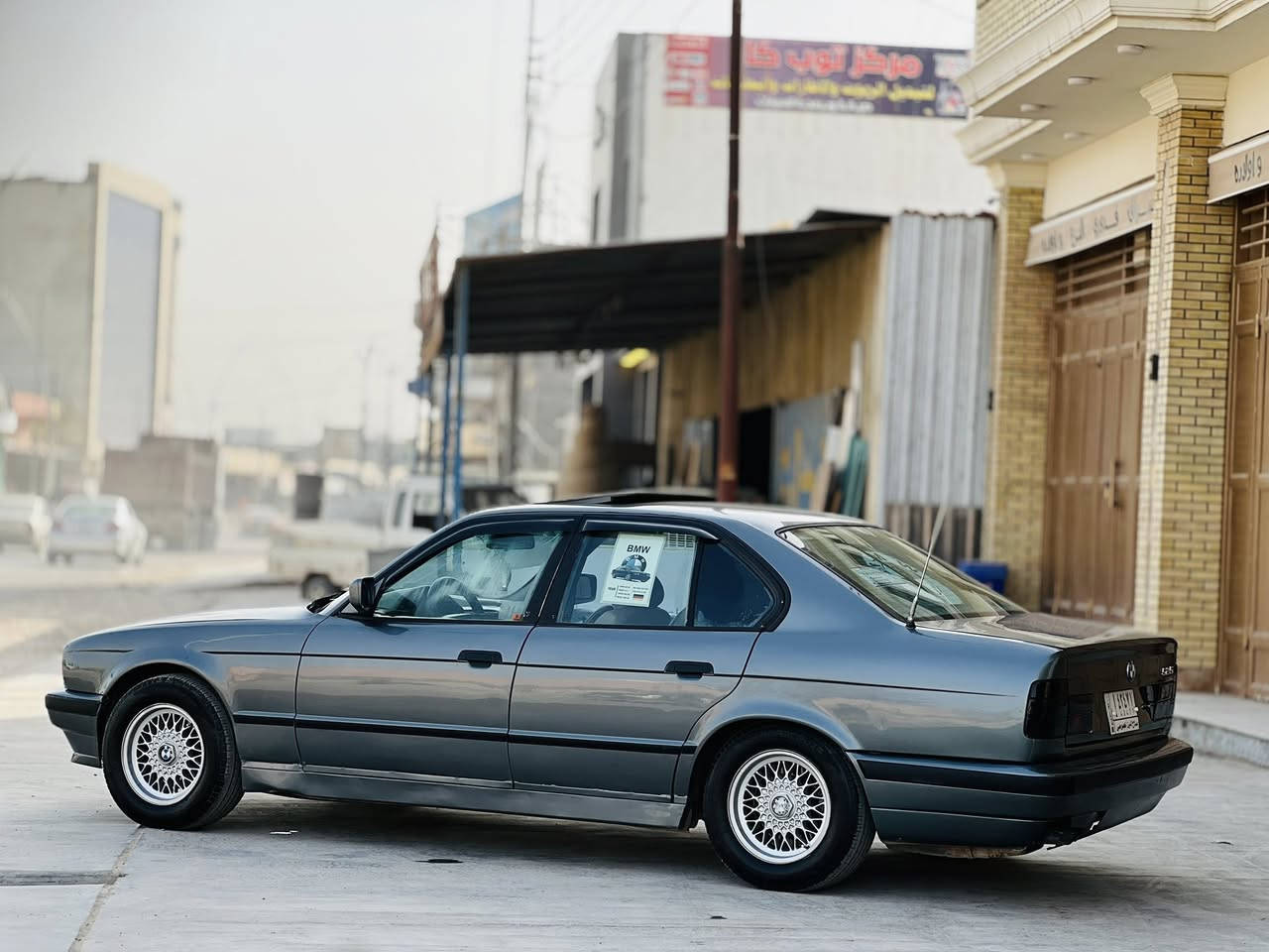 سلام عليكم للبيع BMW 525IA اصل  موديل 1991مسكر كير اوتو  محرك وكير شرط تتفأه وتبريد شغال سلايت جام كهرباء تخم تاير ويل خليه اصلي صدر جديد صبغ جماليه بدون ضرر بلادي سنويه لل28 شرط التحويل سعر 65$ وبيها مجال مكاني صلاح الدين للاتصال ***********
