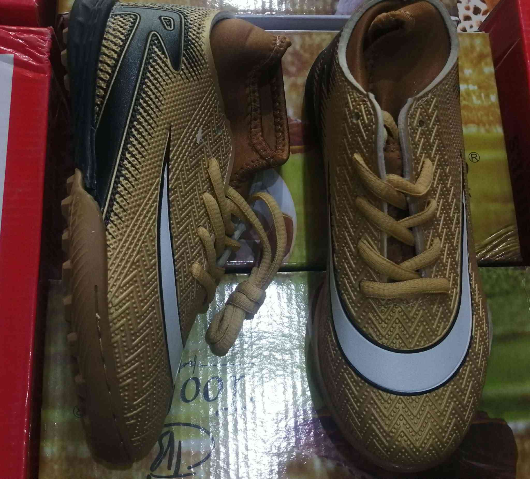 حذاء رياضي ولادي
متوفر الوان ذهبي، اسود، ابيض
متوفر قياس
31,32,33,34,35,36


**إذا كنت صاحب هذا الإعلان وتريد حذفه لأي سبب، رجاءا أرسل رسالة إلى الدعم الفني**